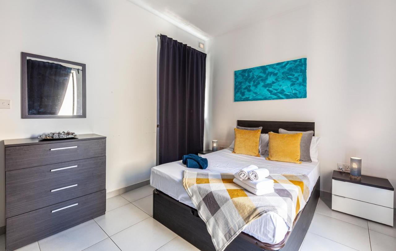 Z4 - Seafront Apartment St. Paul's Bay Exterior photo